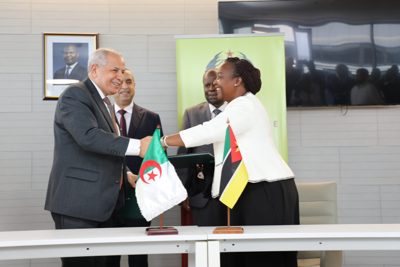 ENH E SONATRACH ASSINAM MEMORANDO PARA COOPERAÇÃO NA ÁREA DE HIDROCARBONETOS